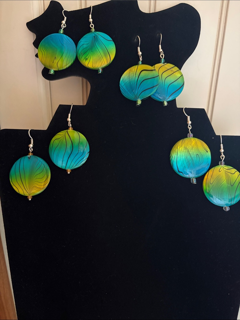 Handmade Mother of Pearl Gradient Round Dangle Earrings